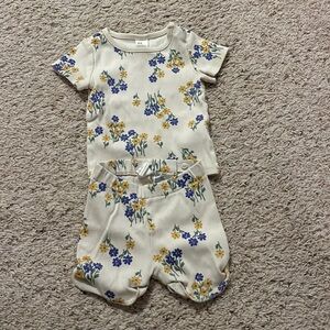 H&M, 9 months baby girls shorts and shirt set